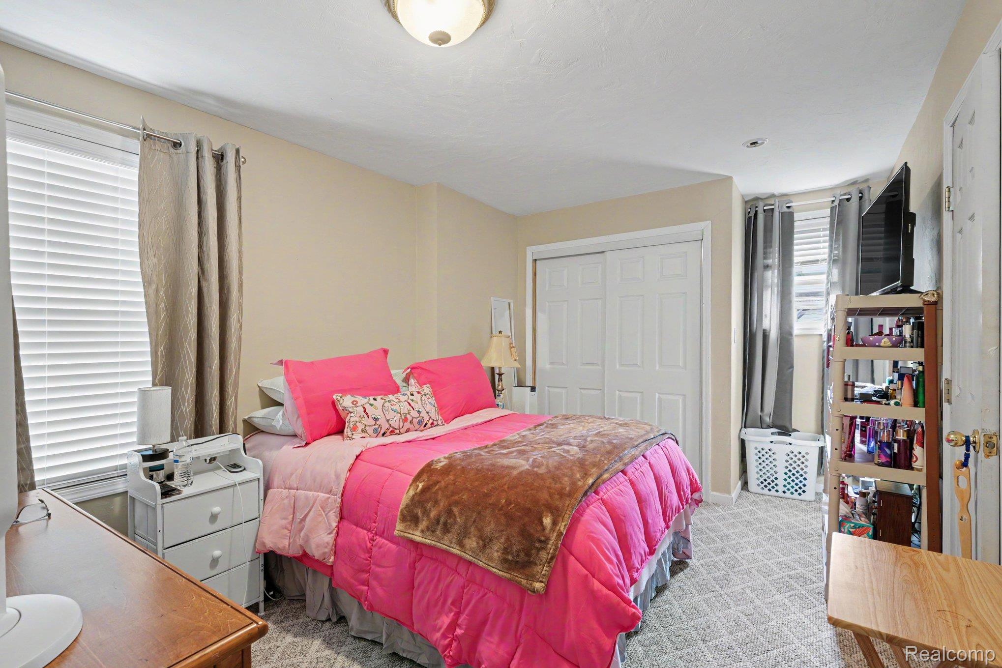 7313 Oak Road