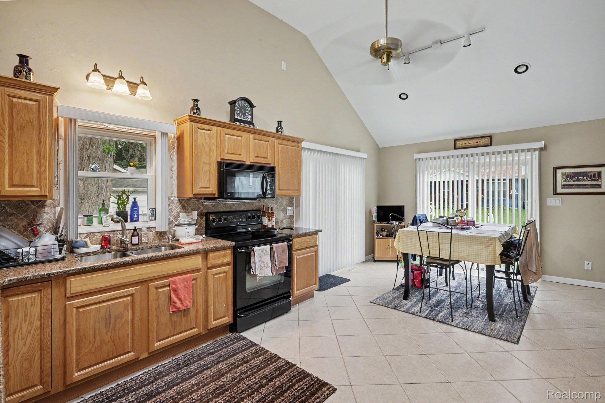 7313 Oak Road