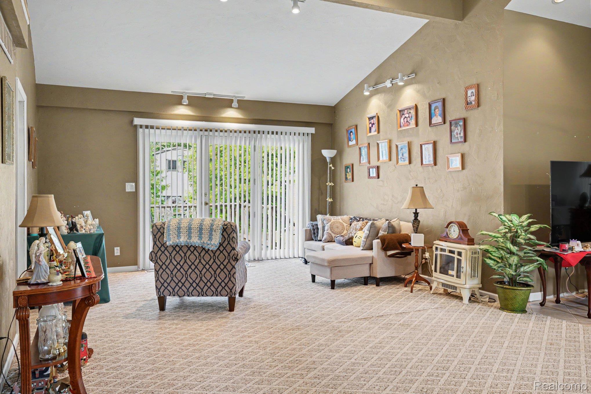 7313 Oak Road