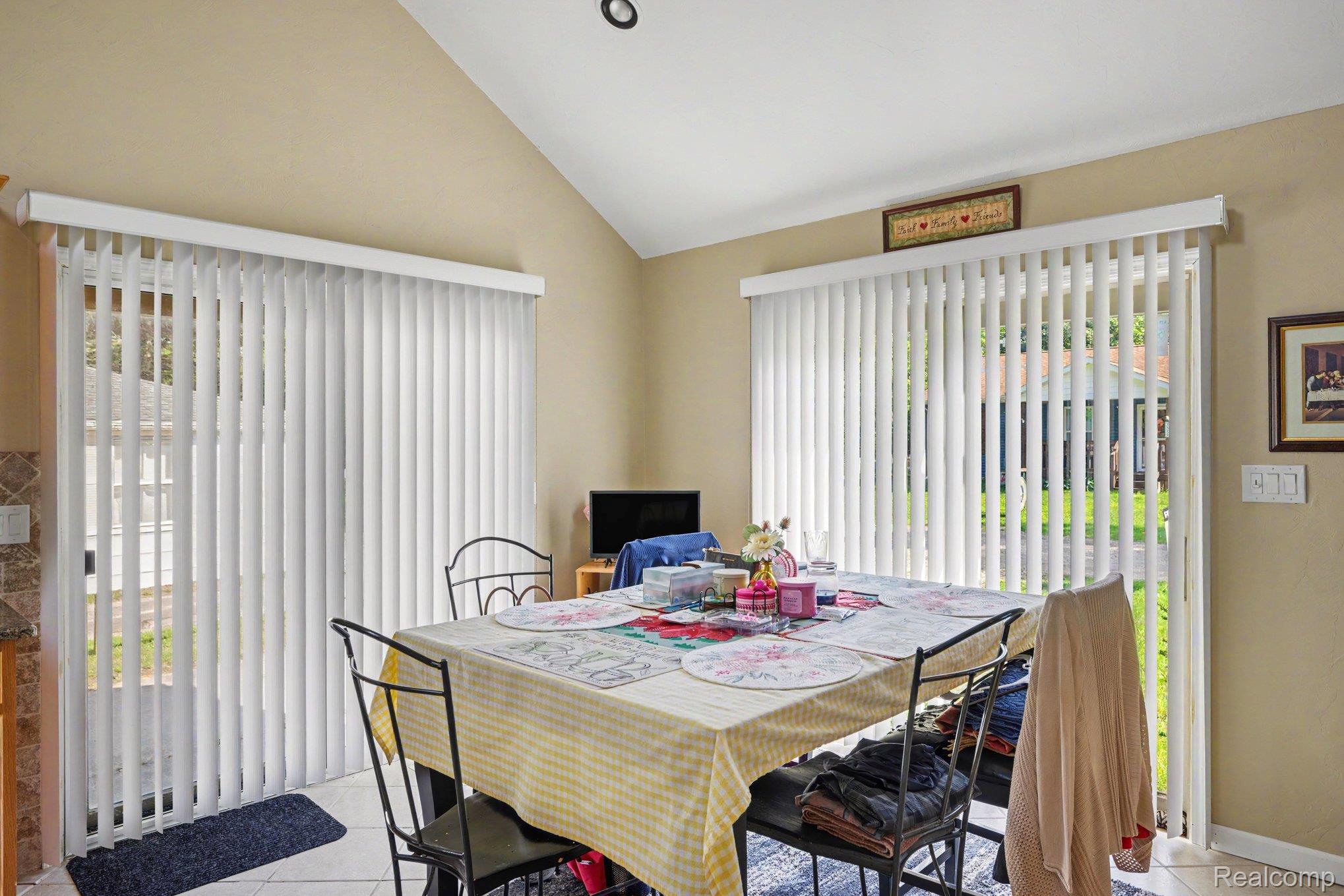 7313 Oak Road