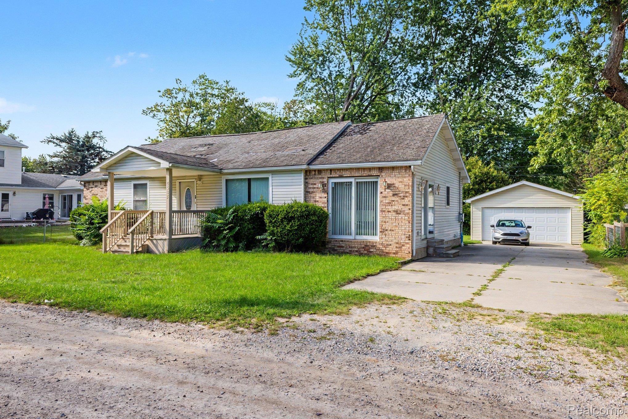 7313 Oak Road