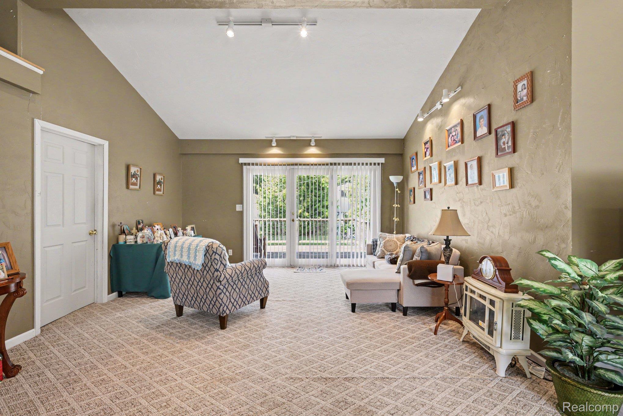 7313 Oak Road
