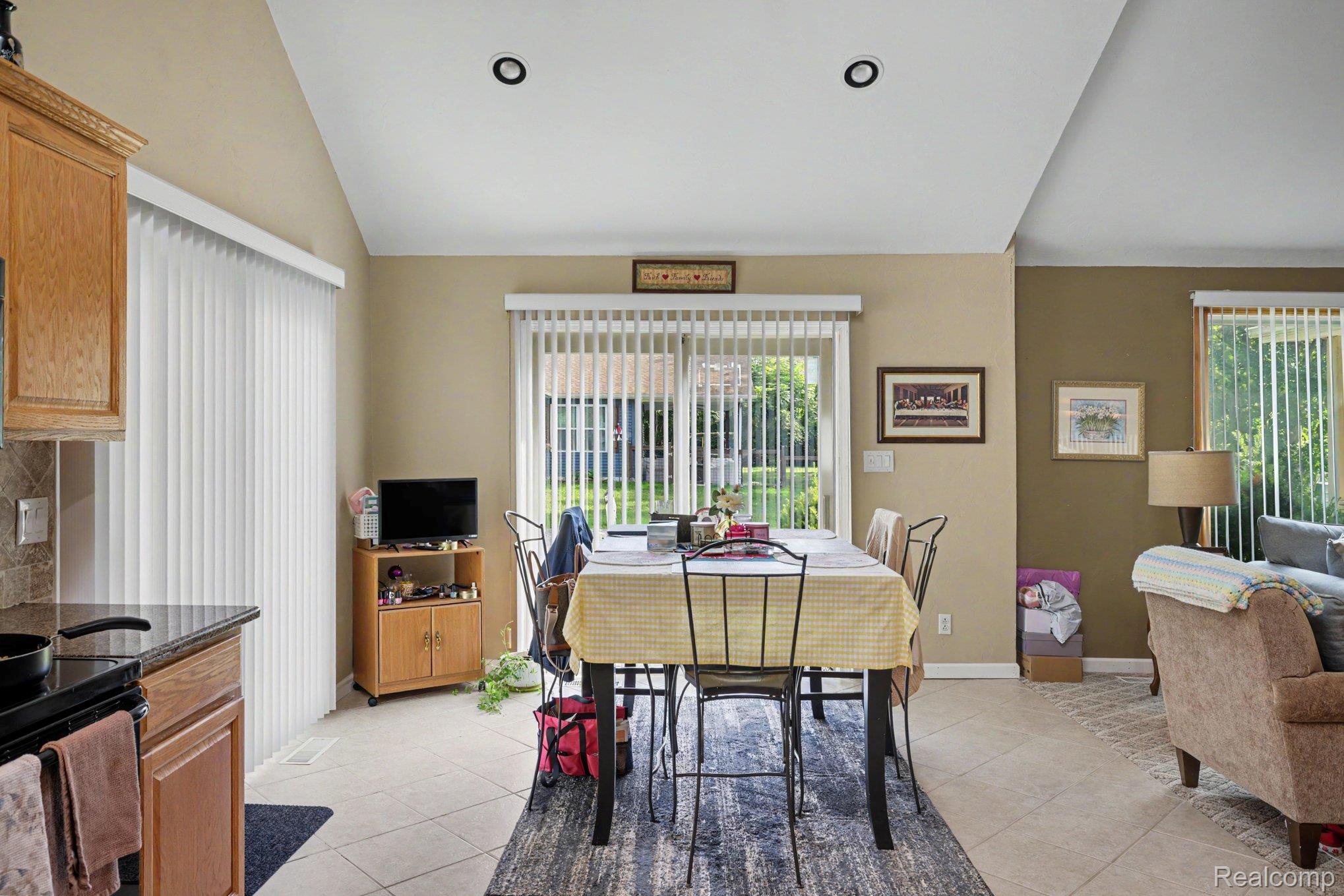 7313 Oak Road
