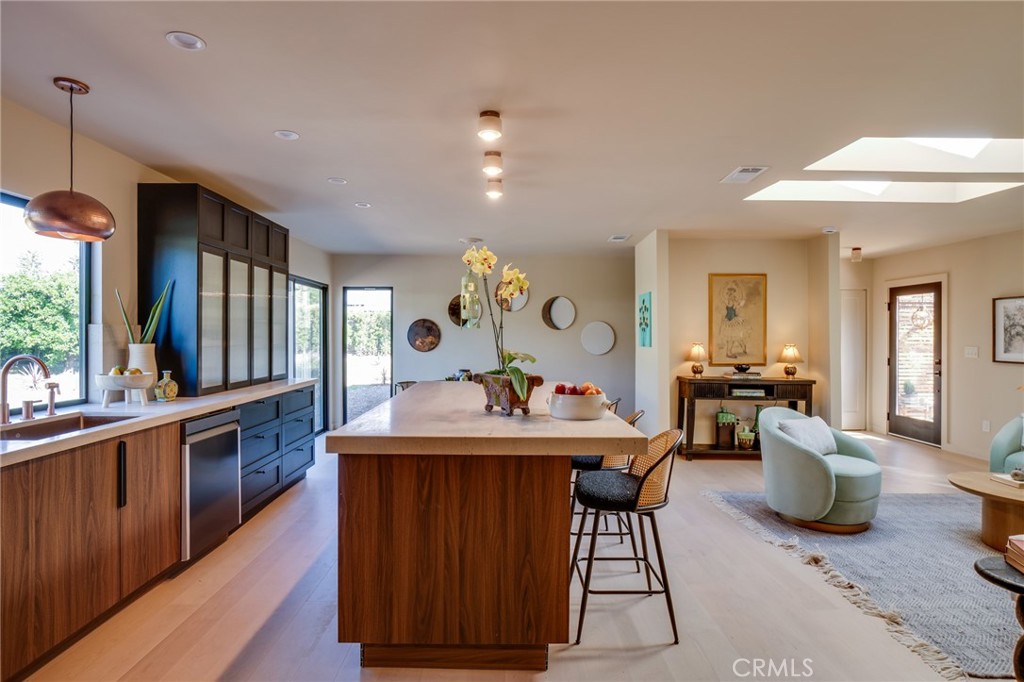 785 W Harriet Street