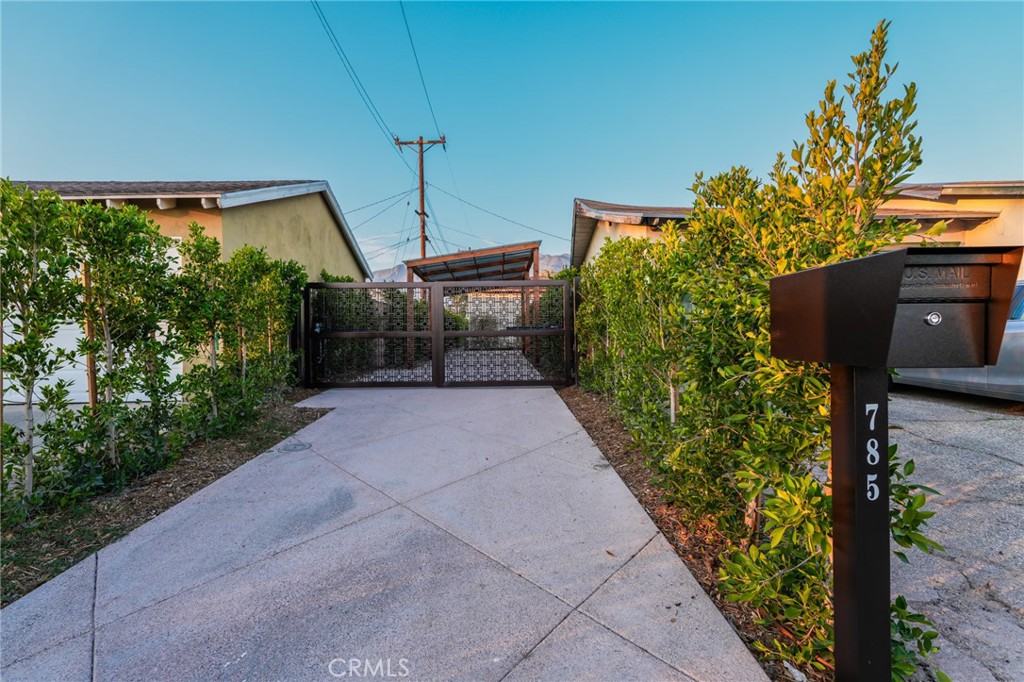 785 W Harriet Street