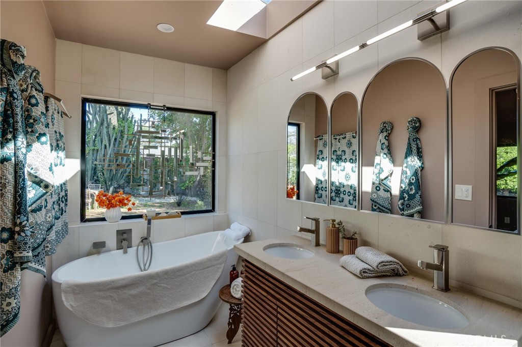 785 W Harriet Street