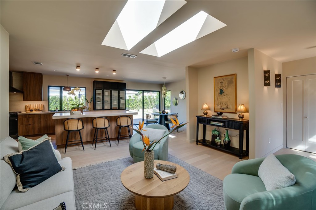 785 W Harriet Street