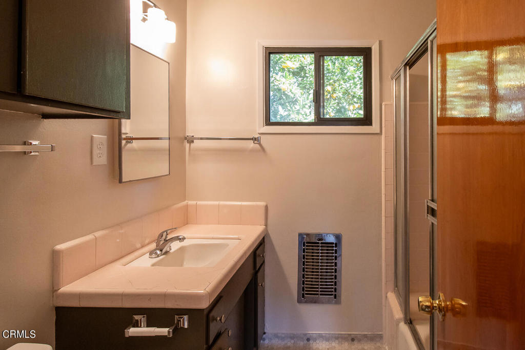 42 S Greenwood Avenue Unit: 2 