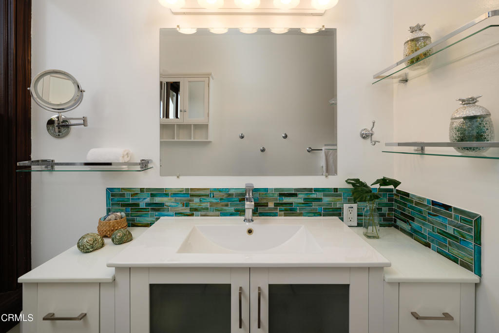 232 S Heliotrope Avenue