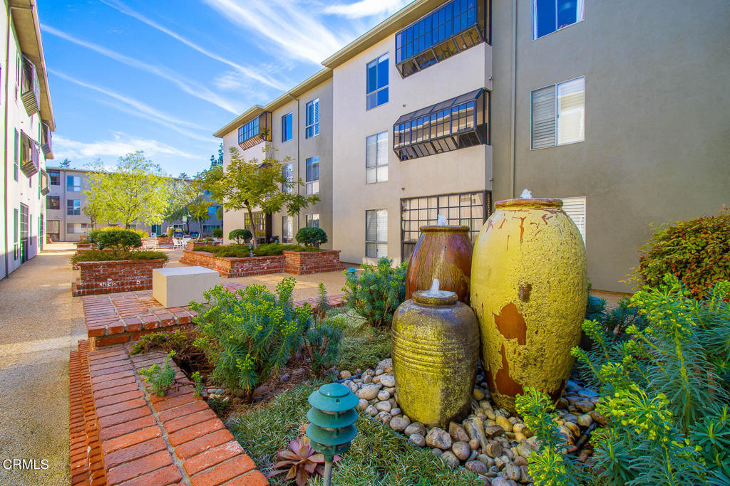 330 S Mentor Avenue Unit: 302