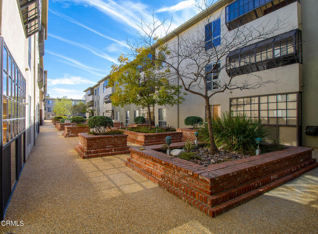 330 S Mentor Avenue Unit: 302