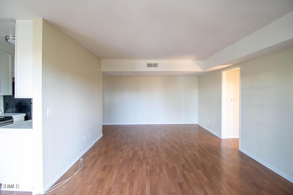 330 S Mentor Avenue Unit: 302