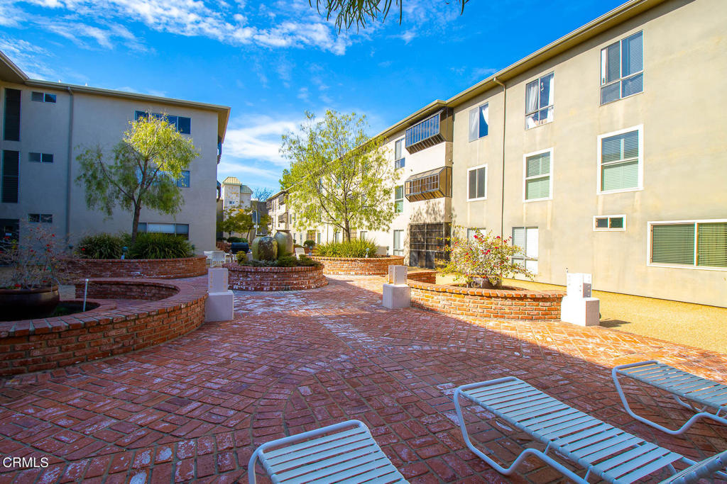 330 S Mentor Avenue Unit: 302