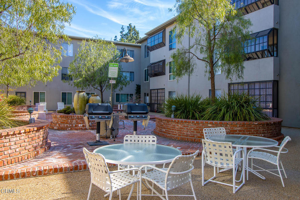 330 S Mentor Avenue Unit: 302