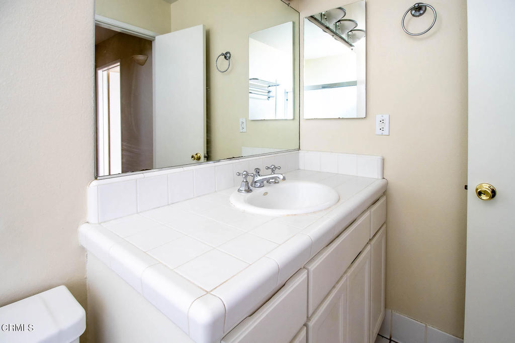 330 S Mentor Avenue Unit: 302