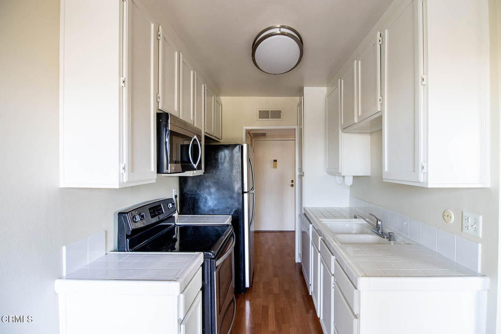 330 S Mentor Avenue Unit: 302