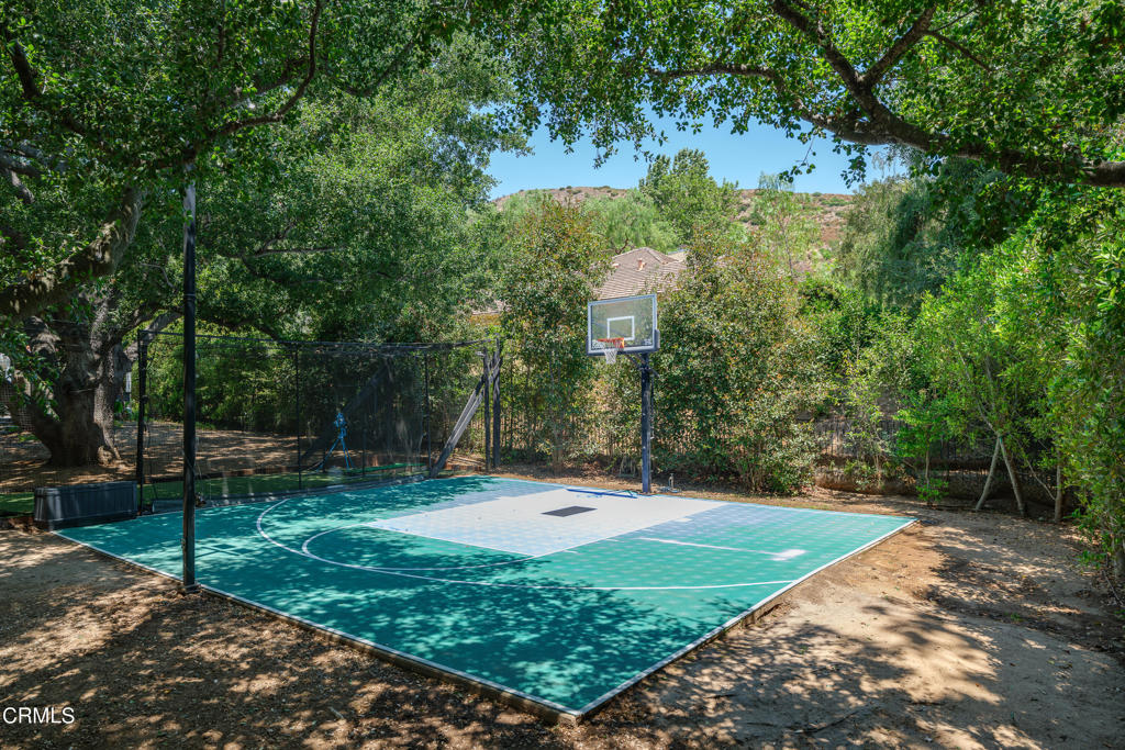 5516 Grey Feather Court