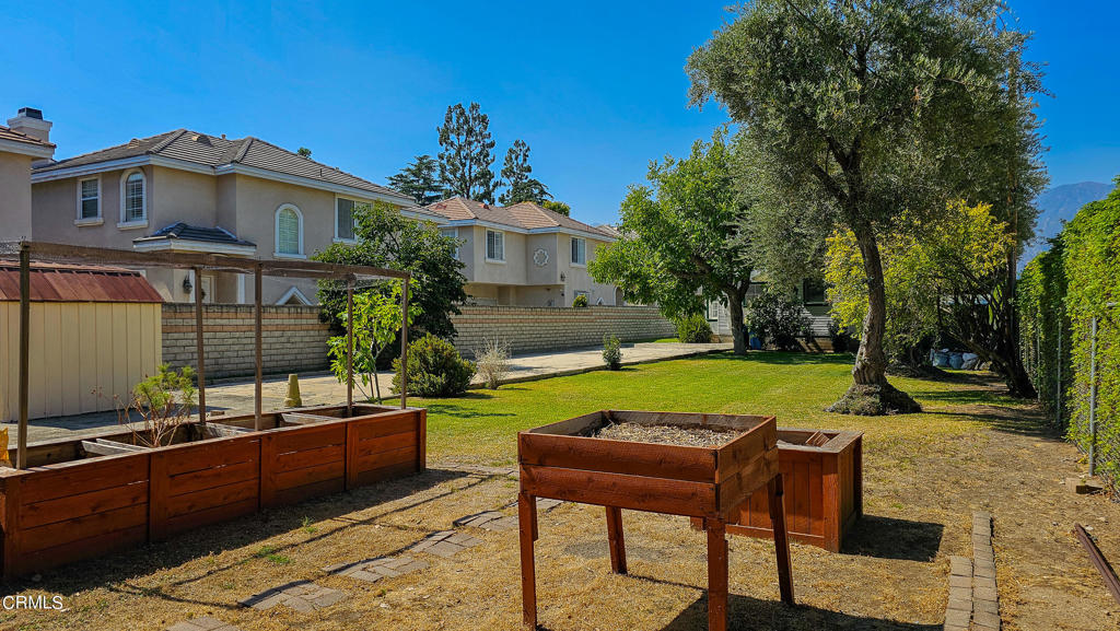 432 W Huntington Drive