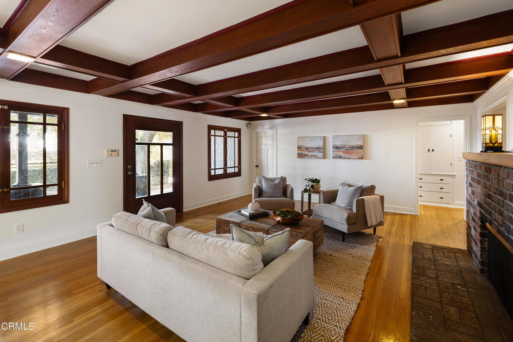 351 E Calaveras Street