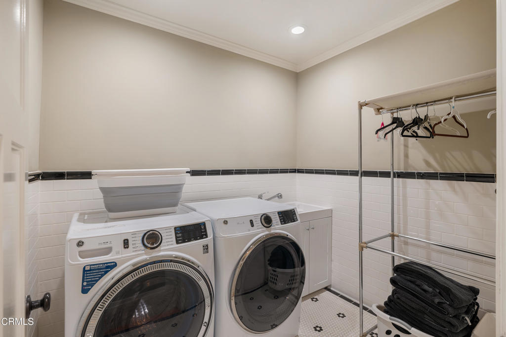 351 E Calaveras Street