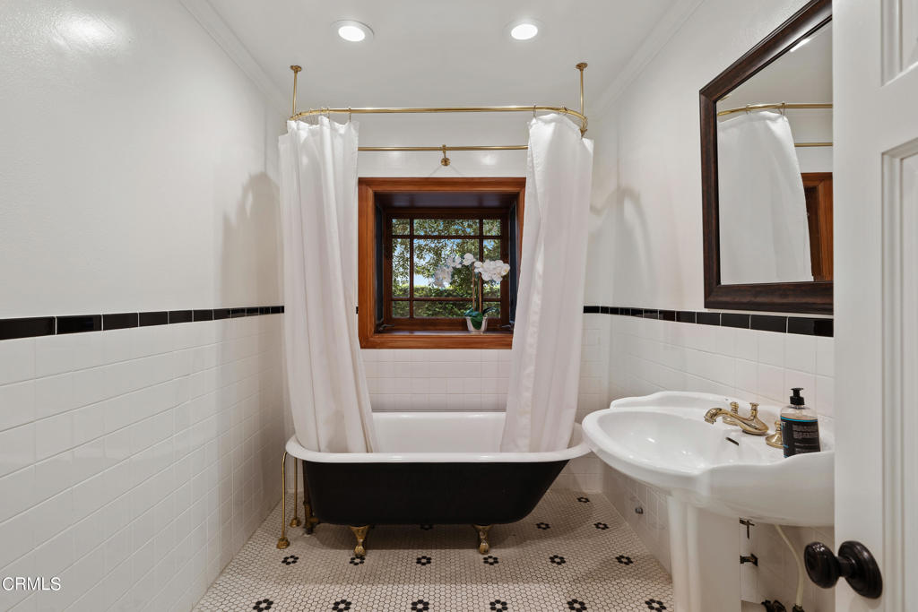 351 E Calaveras Street