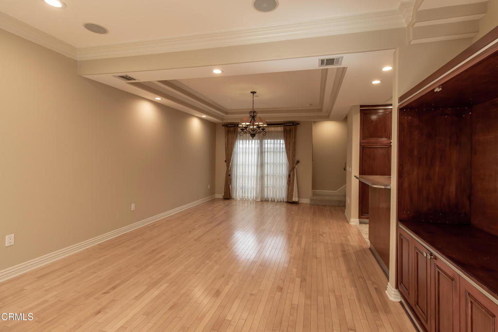 845 S Marengo Avenue 5