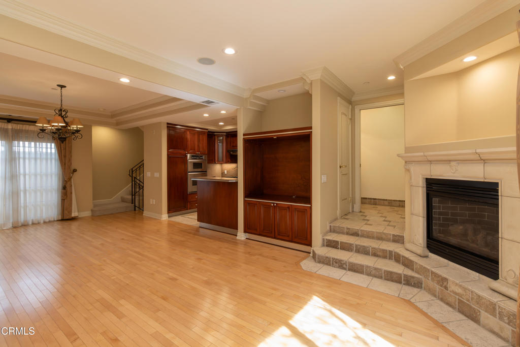 845 S Marengo Avenue 5