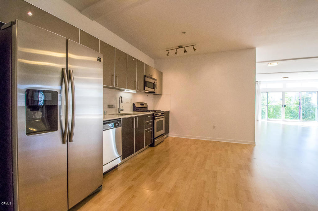 4215 Glencoe Avenue 221