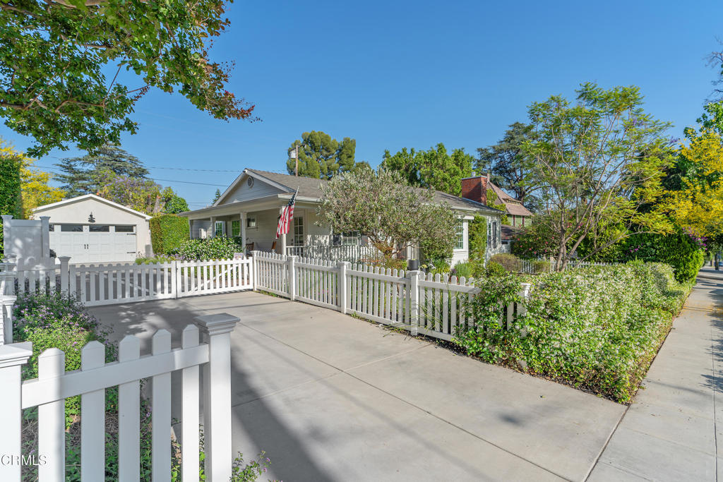 322 N Mayflower Avenue