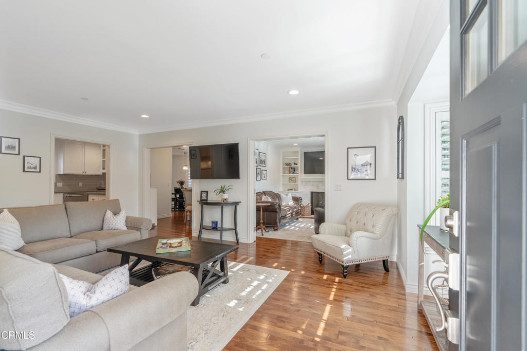 322 N Mayflower Avenue