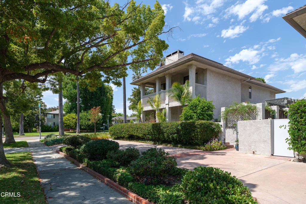 1068 S Orange Grove Boulevard