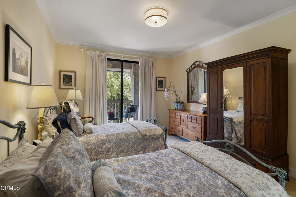 1068 S Orange Grove Boulevard