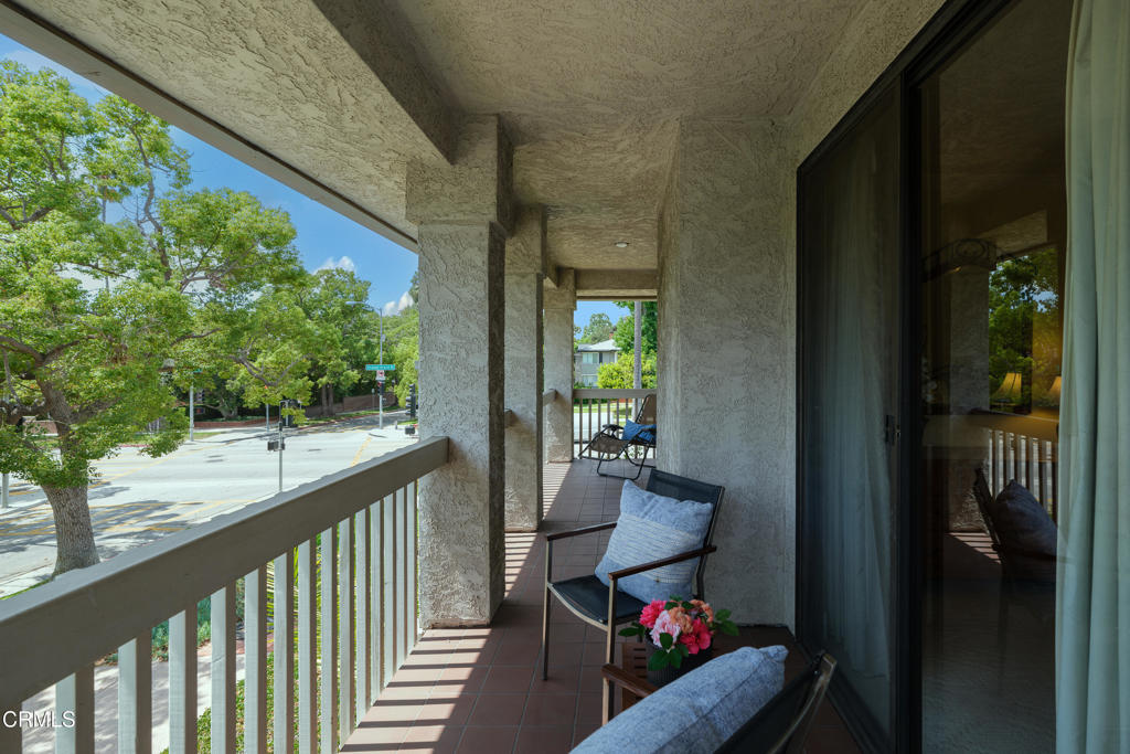 1068 S Orange Grove Boulevard