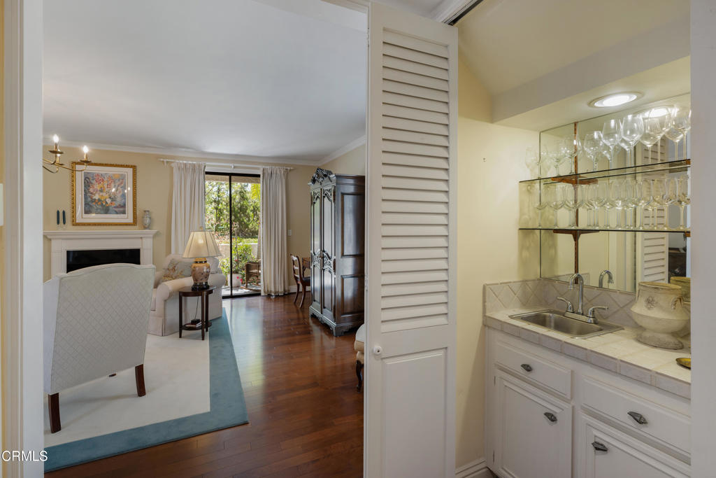 1068 S Orange Grove Boulevard