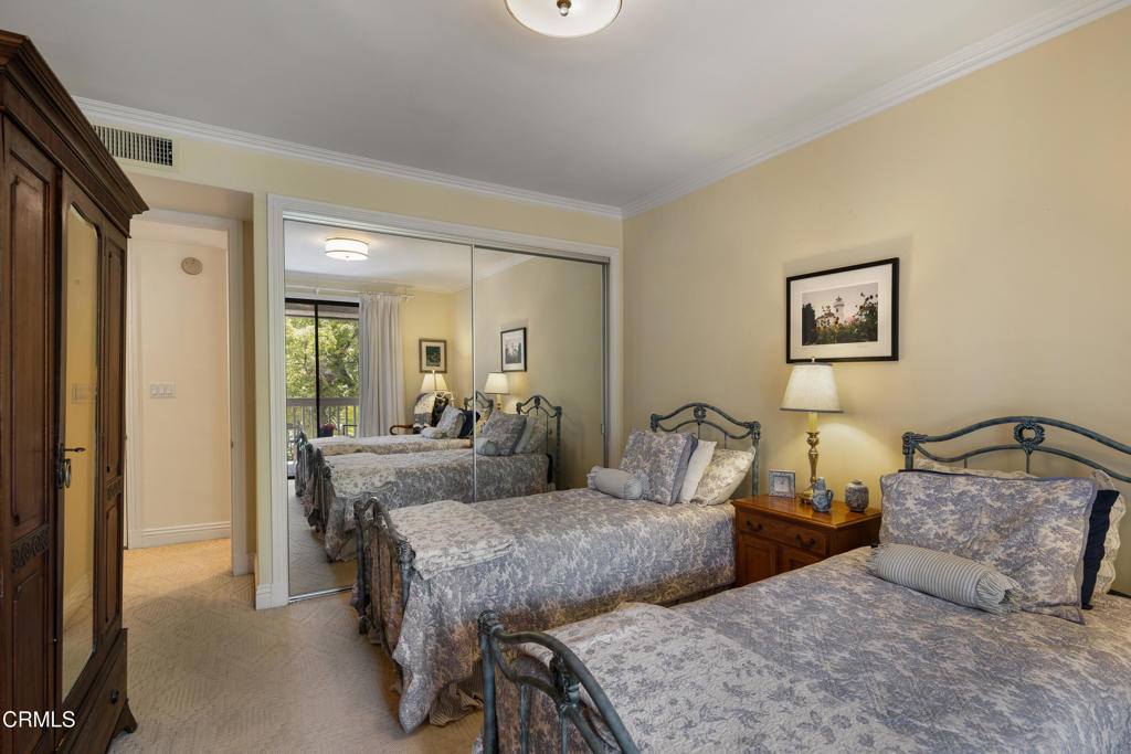 1068 S Orange Grove Boulevard