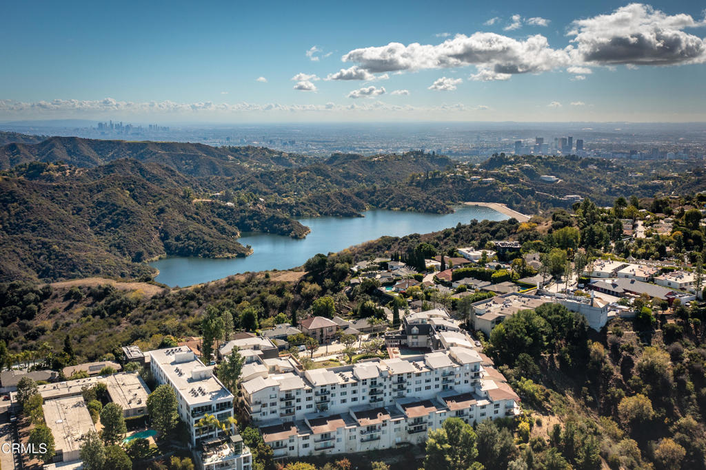 2385 Roscomare Road F8