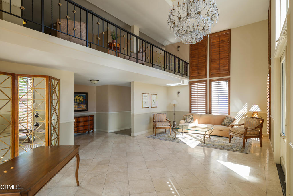 2385 Roscomare Road F8