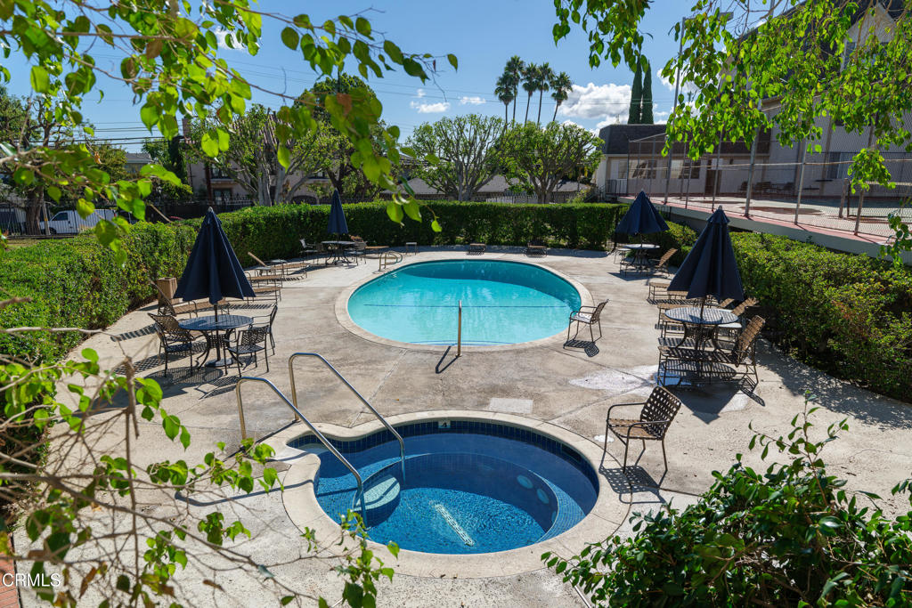 2385 Roscomare Road F8