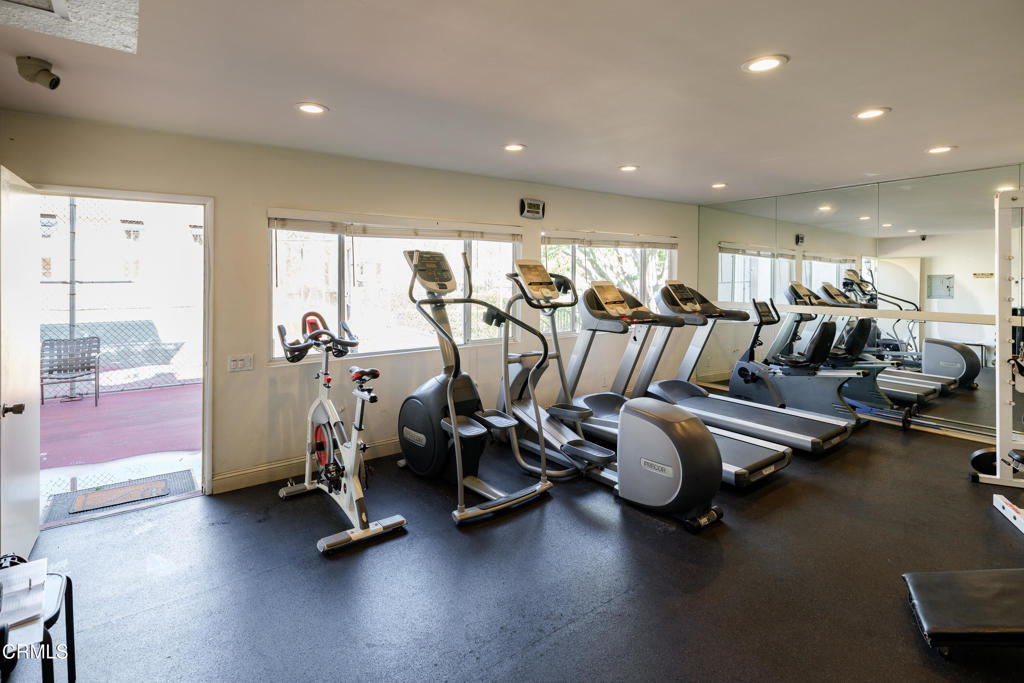 2385 Roscomare Road F8