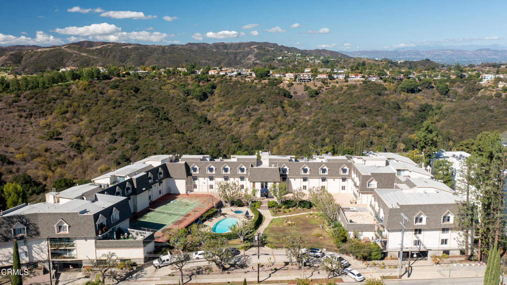 2385 Roscomare Road F8