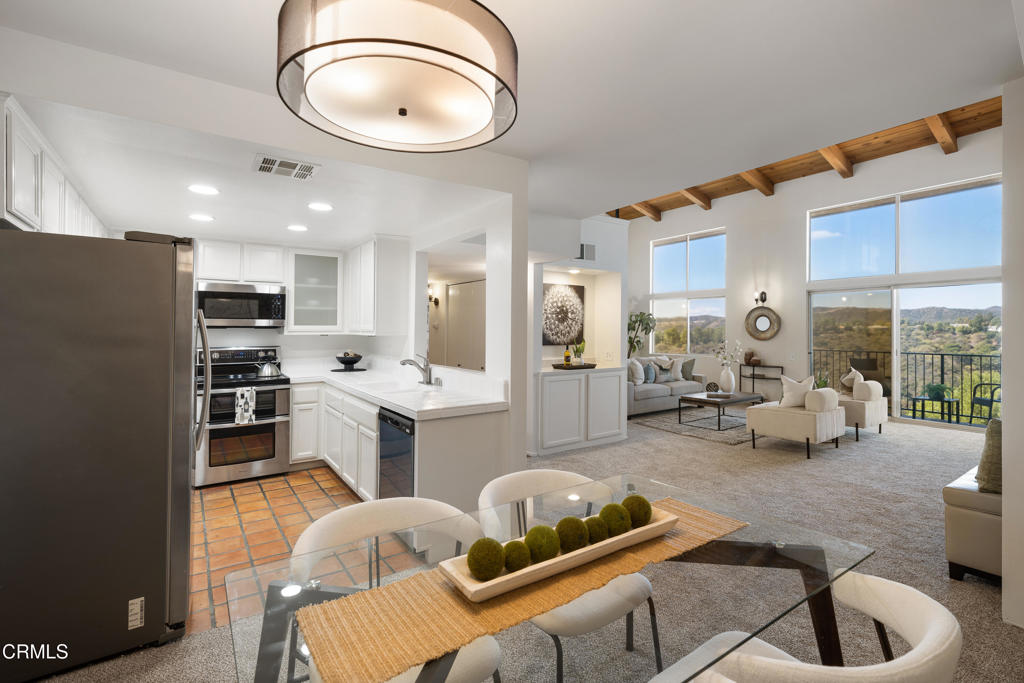 2385 Roscomare Road F8