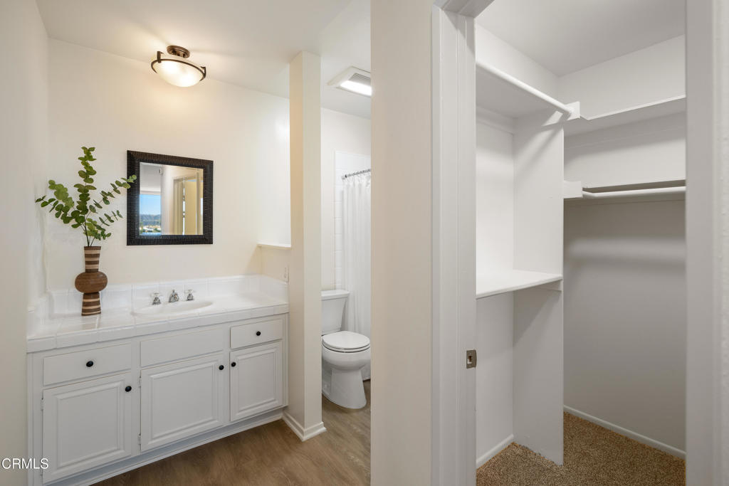 2385 Roscomare Road F8