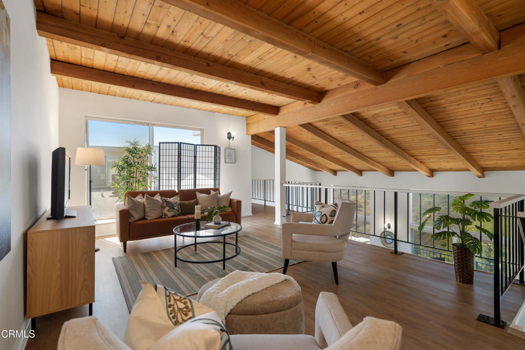 2385 Roscomare Road F8