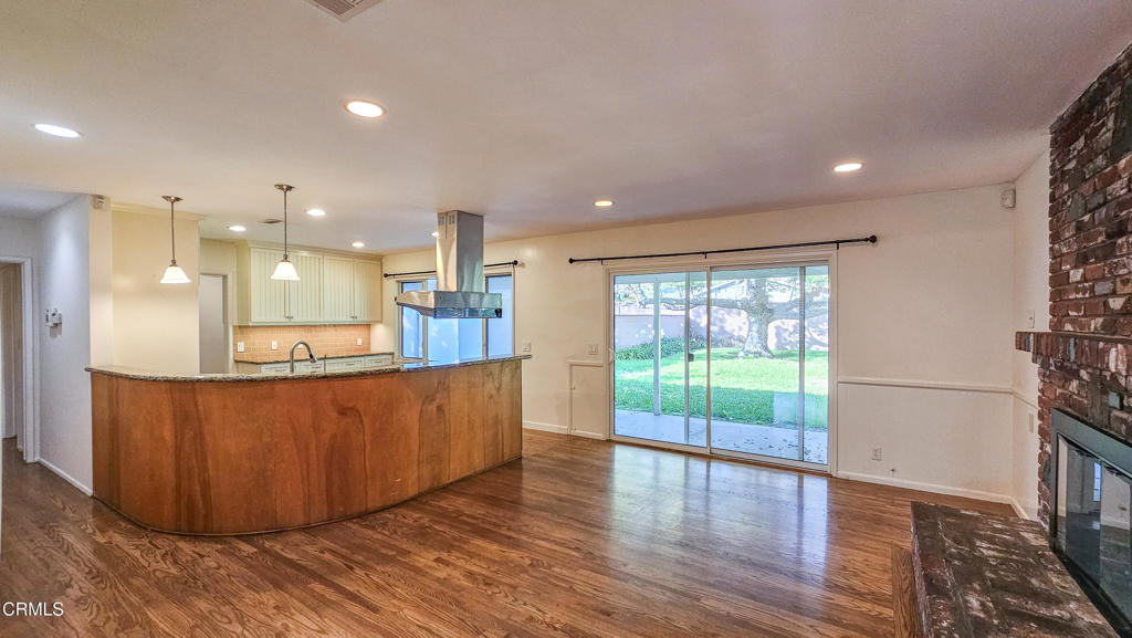 303 E Las Flores Avenue