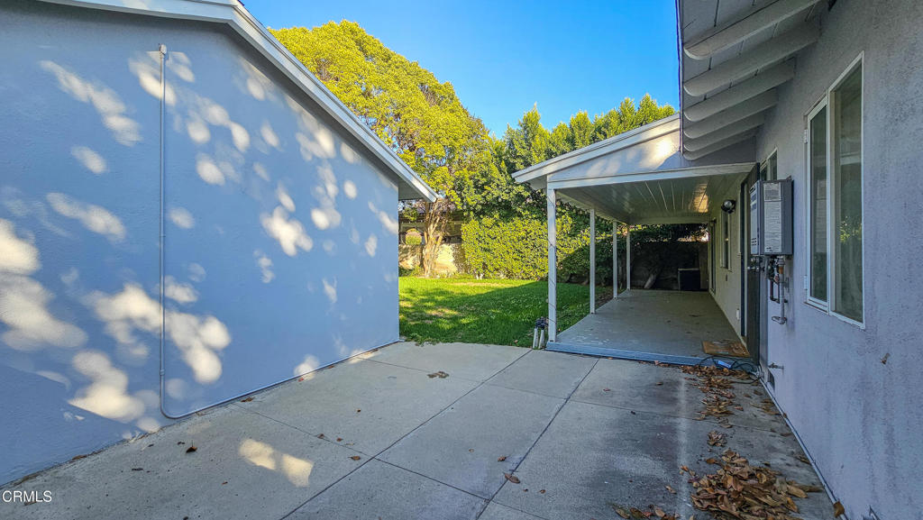 303 E Las Flores Avenue