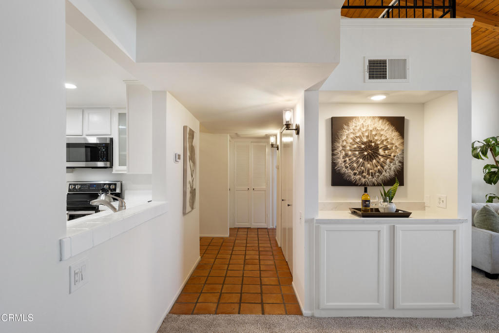 2385 Roscomare Road F8