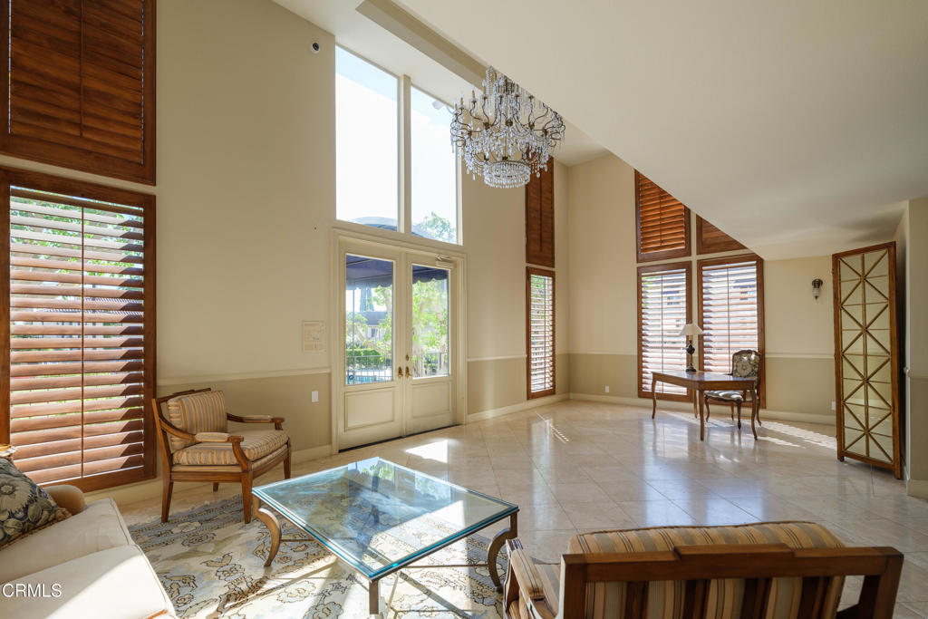 2385 Roscomare Road F8