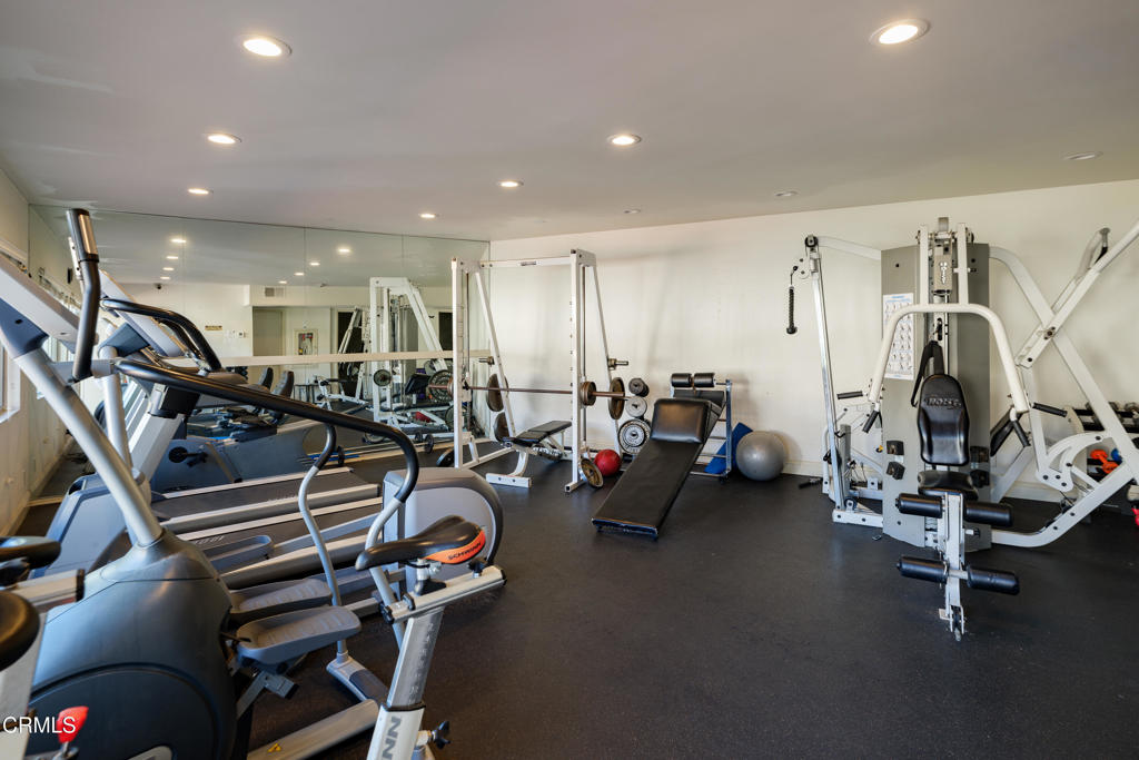 2385 Roscomare Road F8