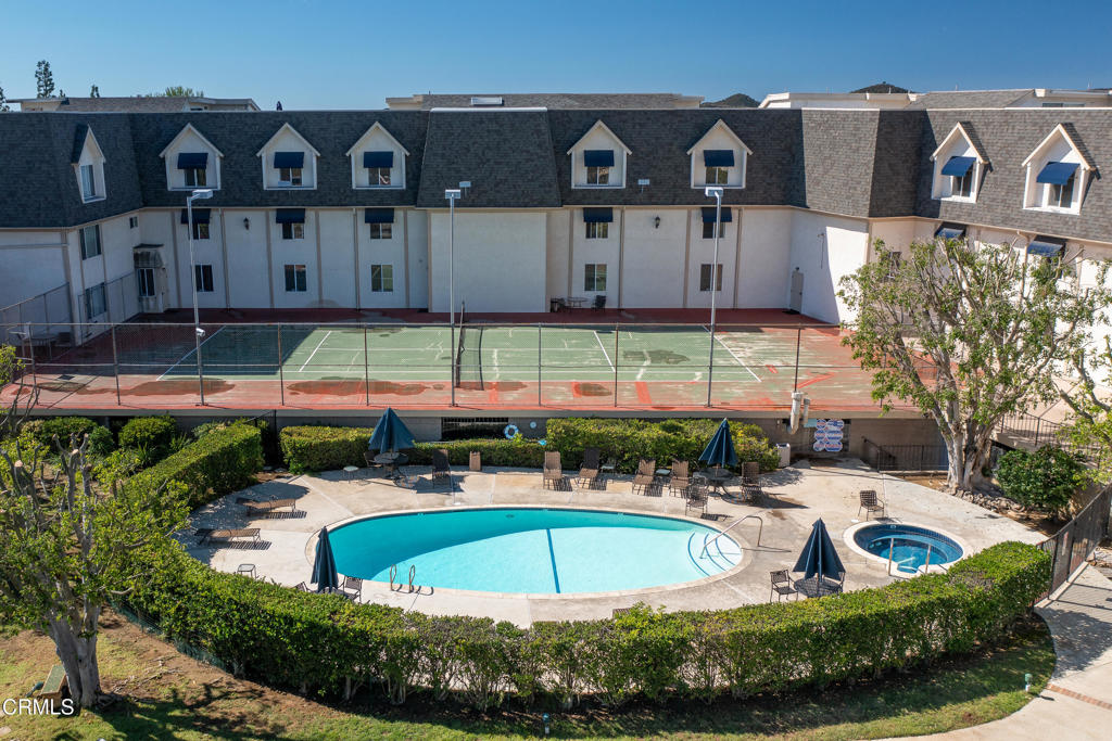 2385 Roscomare Road F8