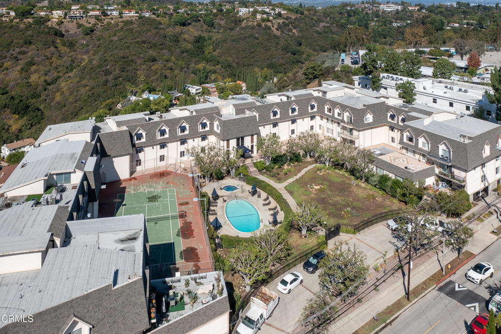 2385 Roscomare Road F8